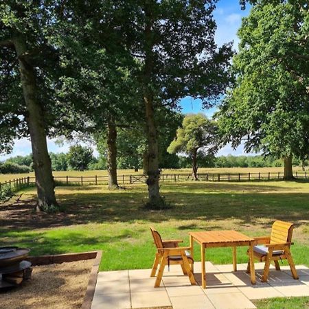 The Owls Rest Shepherds Hut Hethel Norwich Exterior foto