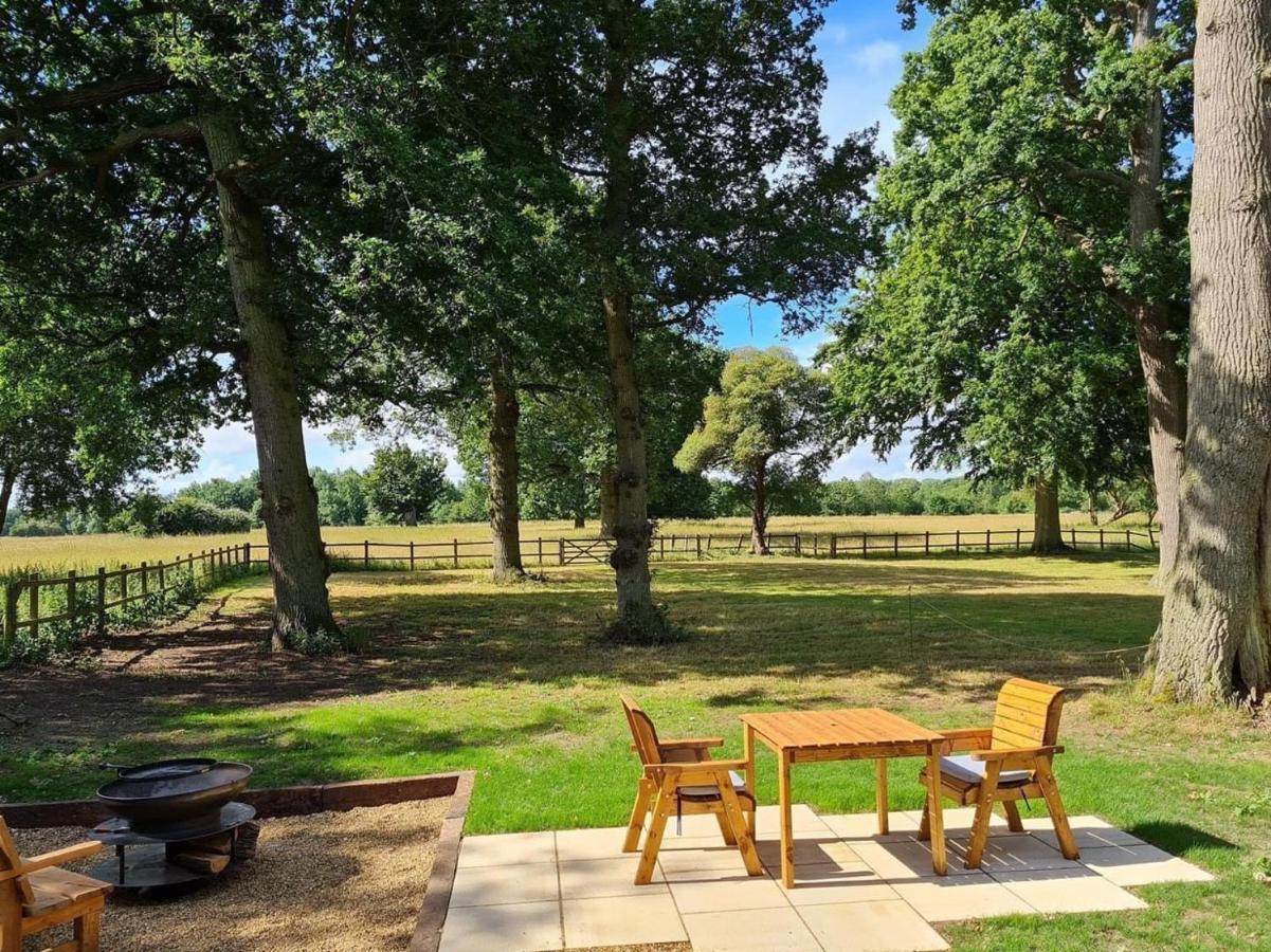 The Owls Rest Shepherds Hut Hethel Norwich Exterior foto